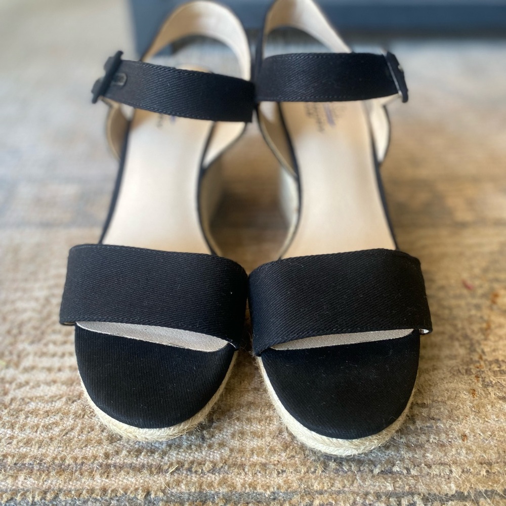 Lifestride memory foam black and tan Esmeralda wedge w/ heel strap size 8